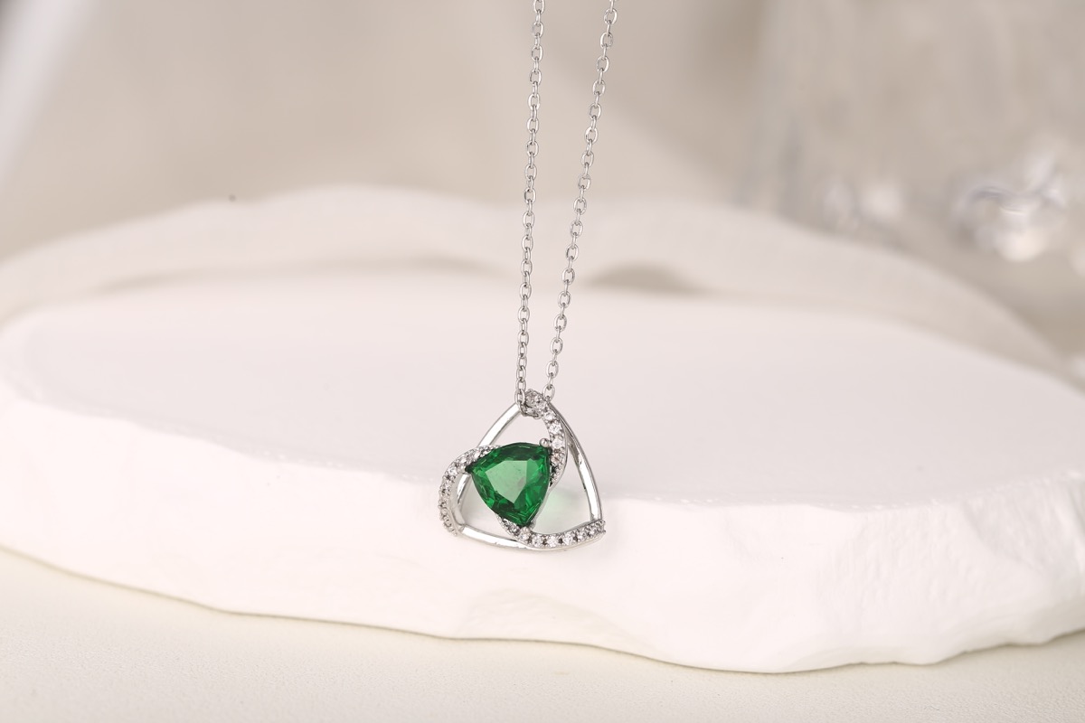 Elegant Teardrop White Zircon Pendant Necklace 18K Gold Plated thumbnail 12