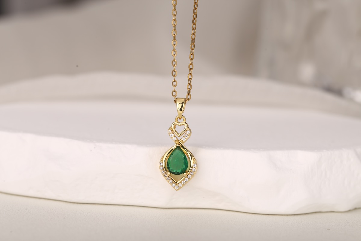 Elegant Round-Cut Pink Zircon Pendant Necklace 18K Gold Plated thumbnail 3