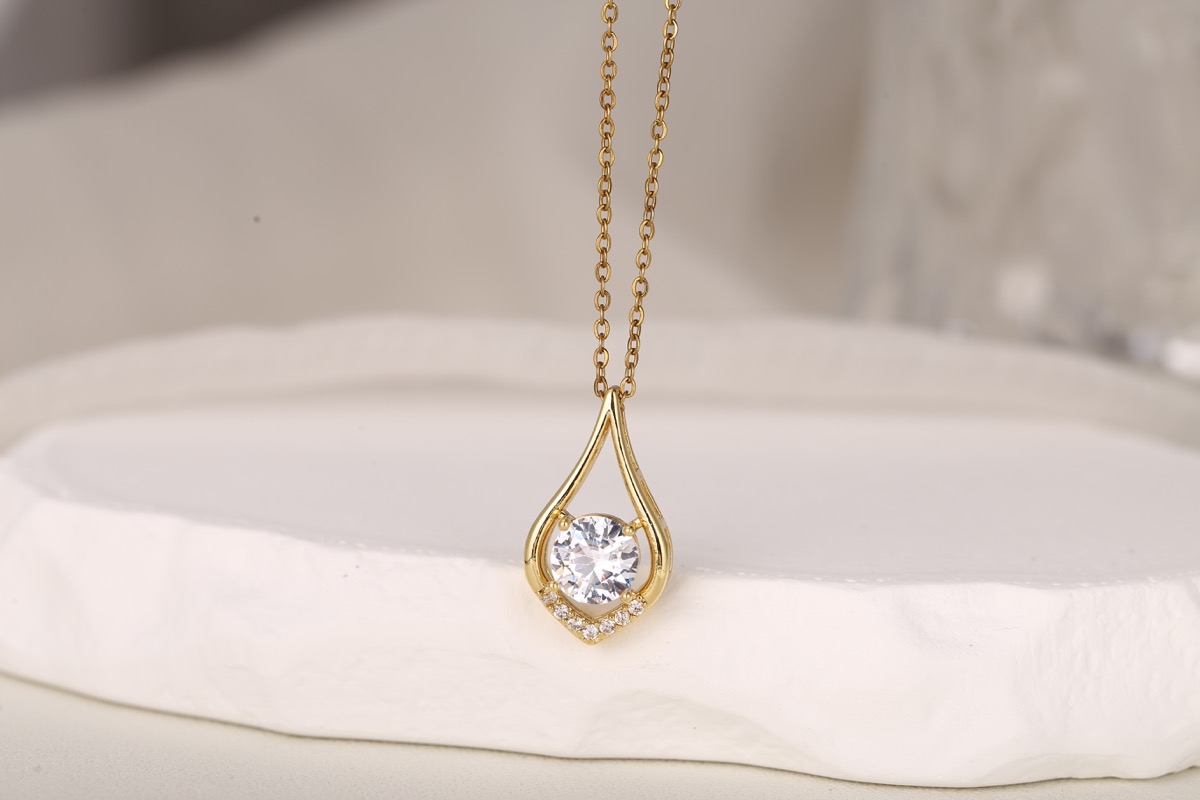 Elegant Teardrop White Zircon Pendant Necklace 18K Gold Plated thumbnail 5