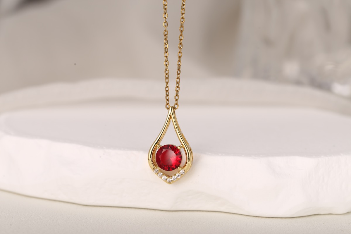 Elegant Teardrop White Zircon Pendant Necklace 18K Gold Plated thumbnail 7