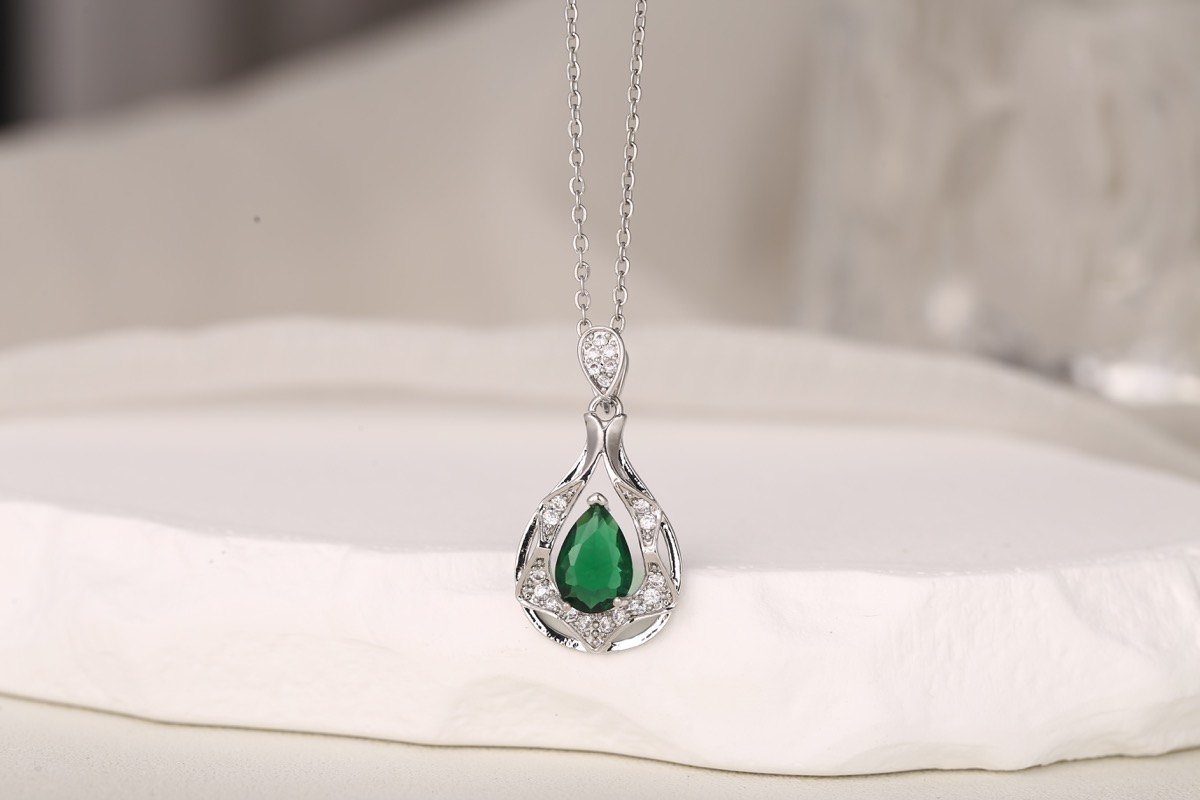 Elegant Teardrop White Zircon Pendant Necklace 18K Gold Plated thumbnail 8