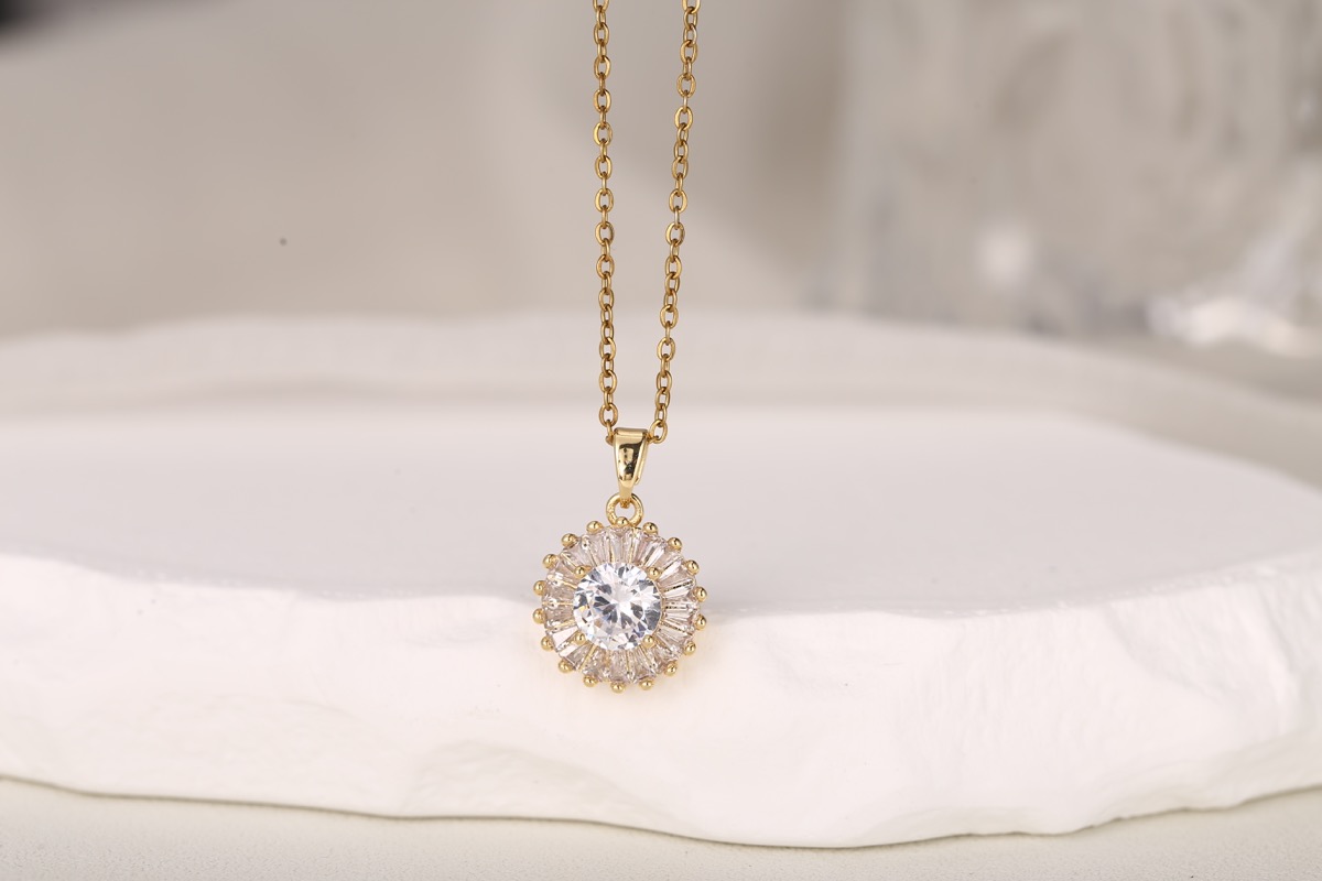 Elegant Floral Zircon Pendant Necklace 18K Gold Plated thumbnail 4