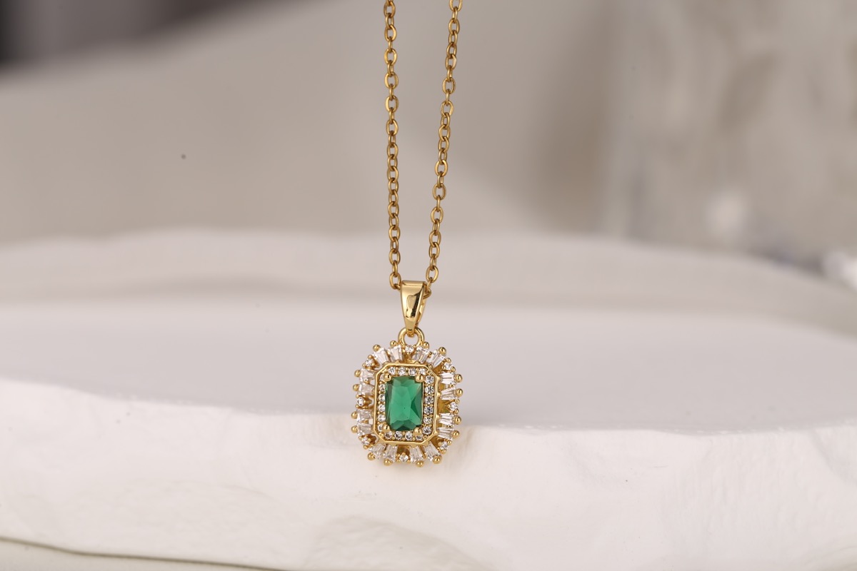 Elegant Floral Zircon Pendant Necklace 18K Gold Plated thumbnail 6