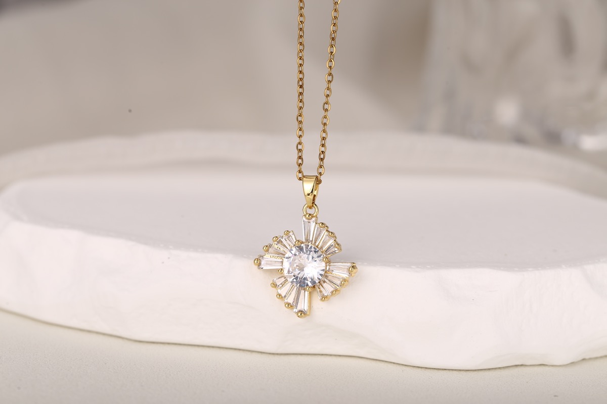 Elegant Floral Zircon Pendant Necklace 18K Gold Plated thumbnail 8