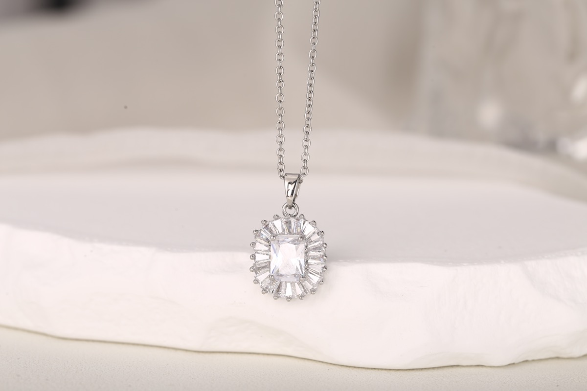 Elegant Floral Zircon Pendant Necklace 18K Gold Plated thumbnail 10